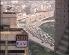 Face  la pollution de Bangkok, le gouvernement a construit des autoroutes suspendues.