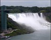 La 1ere chute du Niagara, amricaine. Surmonte d'une plateforme pour mieux l'apprcier.