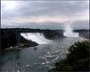 Mais au loin, la 2e chute du Niagara se profile, du ct canadien. Encore plus puissante.