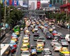 17 heures à Bangkok, sortie des bureaux. Les millions de véhicules n'avancent pas.